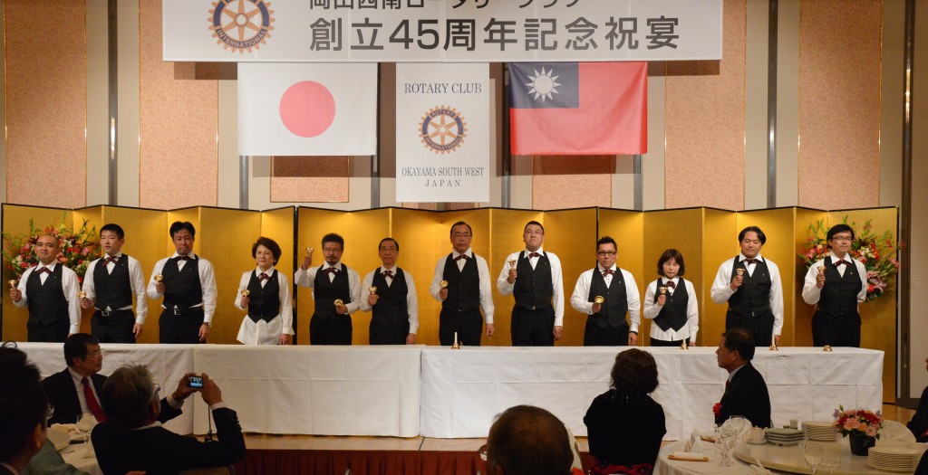 岡山西南RC会員によるハンドベル演奏