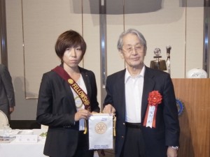 新会員へバナー贈呈